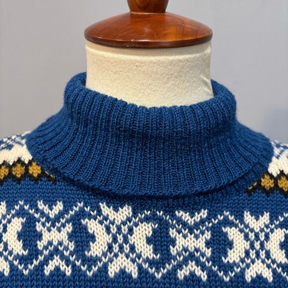 Vintage Hand Knit Norwegian Wool Sweater - Cozy Winter Knitwear, Size XL - Picture 3 of 8